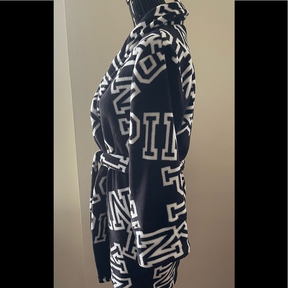 Pink V/S Black & White Plush Robe Size Xs/S - Picture 3 of 10